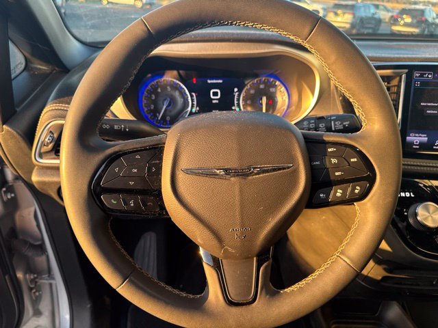 Used 2022 Chrysler Pacifica Touring-L w/ S Appearance Package FWD image 31