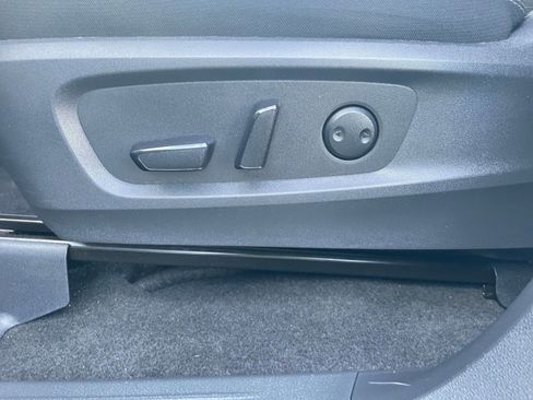 Used 2025 Nissan Pathfinder SV image 23