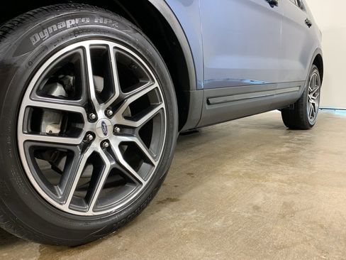 Used 2018 Ford Explorer Sport image 2