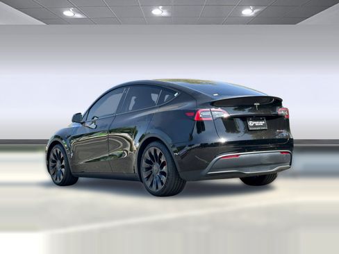 Used 2022 Tesla Model Y Performance AWD/4WD image 3