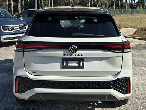New 2026 Volkswagen Tiguan SE R-Line FWD image 27
