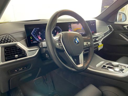 Used 2025 BMW X5 xDrive50e w/ Premium Package image 4