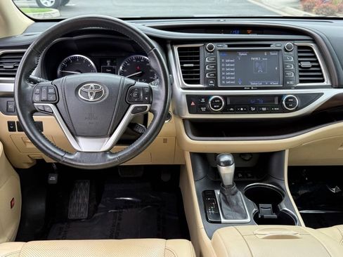 Used 2015 Toyota Highlander Limited w/ Driver Technology Package image 33