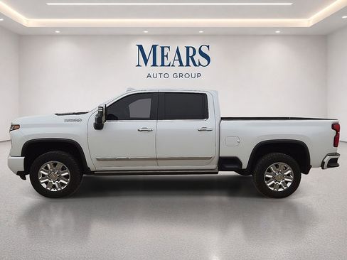 Used 2024 Chevrolet Silverado 3500 High Country w/ High Country Premium Package AWD/4WD image 2