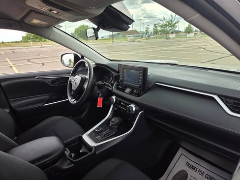 Used 2019 Toyota RAV4 LE w/ Carpet Mat Package AWD/4WD image 33