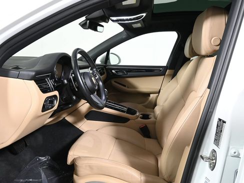Used 2023 Porsche Macan AWD/4WD image 5