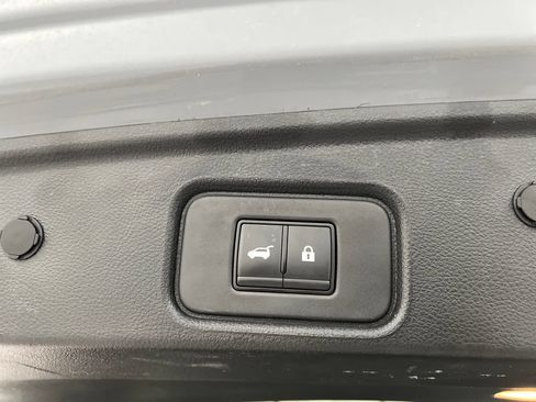 Used 2024 Nissan Pathfinder SL AWD/4WD image 45
