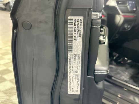 Used 2023 Jeep Grand Cherokee Overland w/ Luxury Tech Group IV image 42