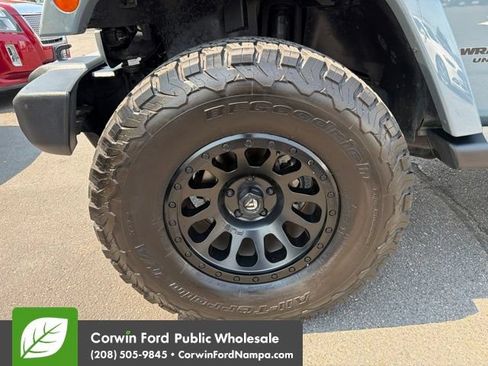 Used 2014 Jeep Wrangler Unlimited Sahara w/ Dual Top Group AWD/4WD image 9