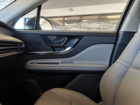 Certified 2022 Lincoln Corsair AWD w/ Equipment Group 101A image 22