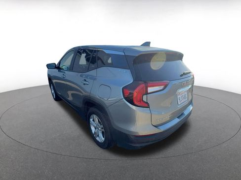 Used 2024 GMC Terrain SLE image 5