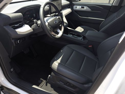 New 2026 Ford Explorer Active w/ Active Comfort Package RWD image 9