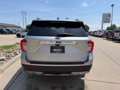 Used 2022 Ford Explorer XLT w/ Equipment Group 202A AWD/4WD image 7