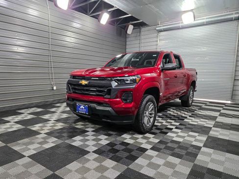 Used 2025 Chevrolet Colorado LT w/ LT Convenience Package image 42