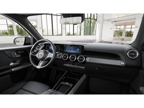 Used 2026 Mercedes-Benz GLB 250 4MATIC image 6