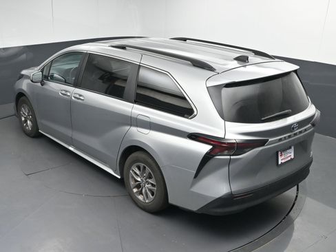 Certified 2024 Toyota Sienna XLE image 37
