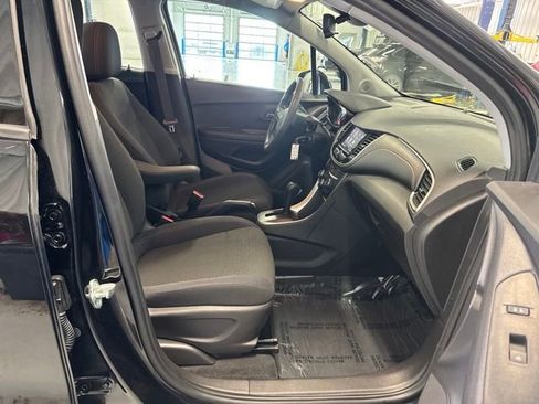 Used 2020 Chevrolet Trax LS FWD image 14