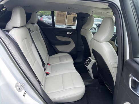 Certified 2023 Volvo XC40 B5 Plus w/ Protection Package Premier AWD/4WD image 33