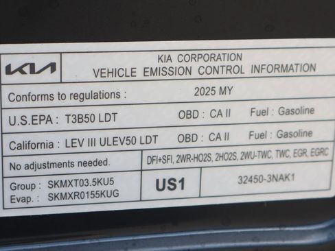 Used 2025 Kia Carnival FWD image 14