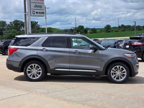 Used 2023 Ford Explorer XLT w/ Equipment Group 202A AWD/4WD image 9