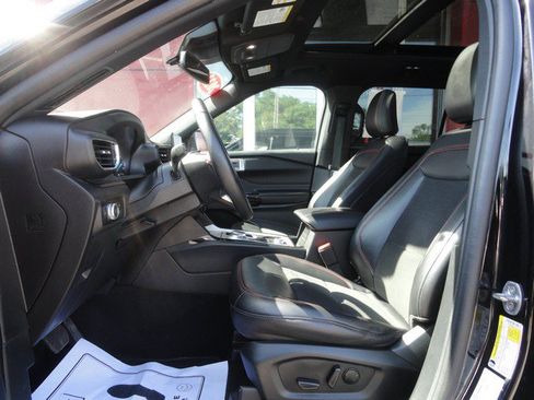 Used 2023 Ford Explorer ST-Line AWD/4WD image 11