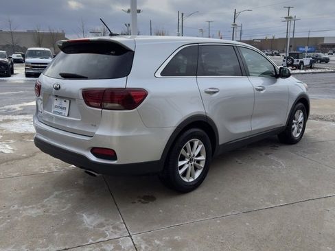 Used 2019 Kia Sorento LX image 3
