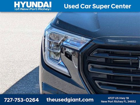 Used 2022 GMC Terrain SLE w/ Driver Convenience Package image 9