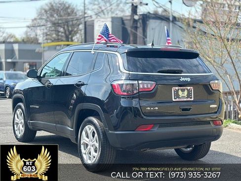 Used 2024 Jeep Compass Latitude AWD/4WD image 4