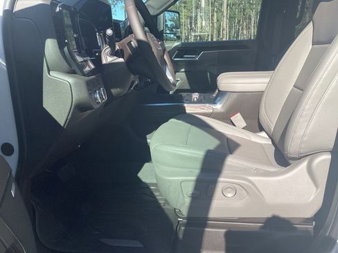 New 2026 GMC Sierra 2500 SLT w/ SLT Premium Package AWD/4WD image 17