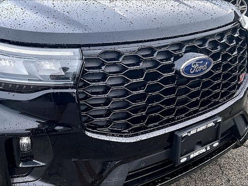 Used 2025 Ford Explorer ST image 31
