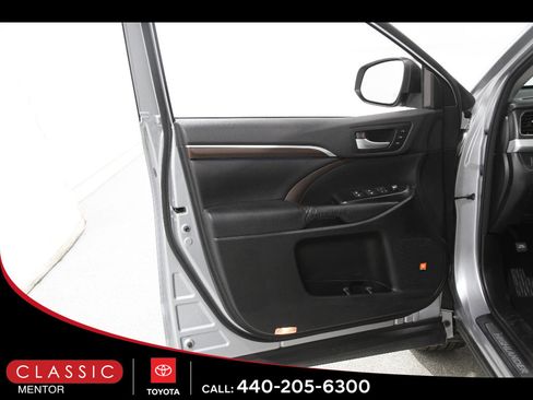 Used 2016 Toyota Highlander Limited Platinum image 4