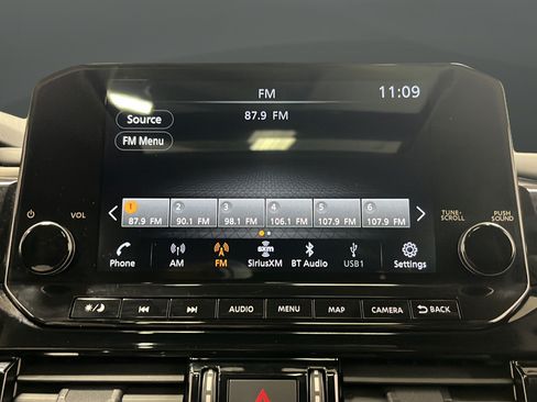 Used 2025 Nissan Pathfinder SL w/ SL Premium Package AWD/4WD image 31