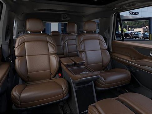New 2025 Lincoln Navigator Reserve AWD/4WD image 11