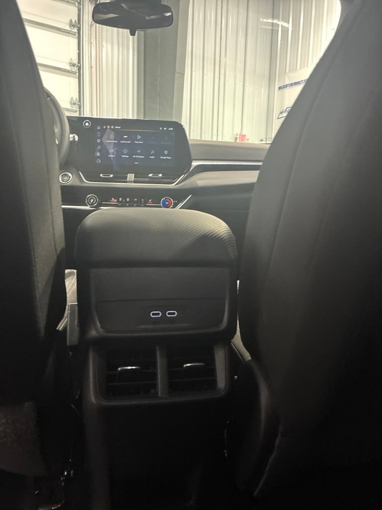 Used 2026 Chevrolet Equinox LT AWD/4WD image 32