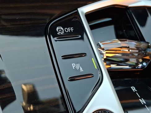 Used 2024 BMW X5 xDrive40i w/ Executive Package image 18