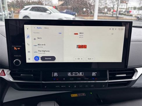 Certified 2025 Toyota Sienna XLE image 21