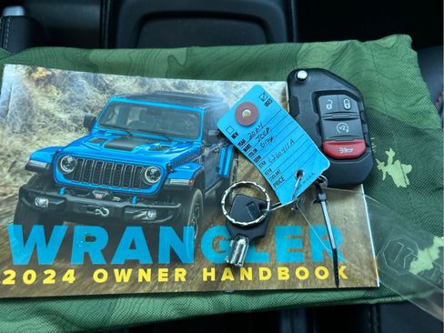 Used 2024 Jeep Wrangler Unlimited Rubicon AWD/4WD image 18