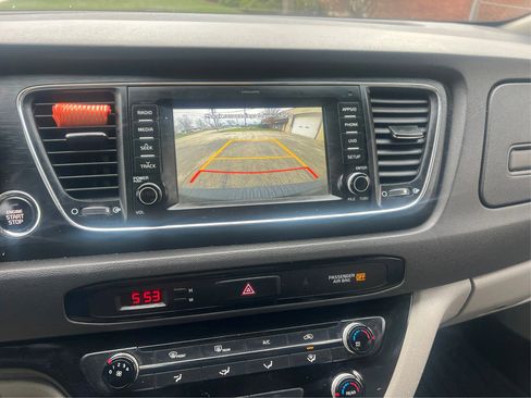 Used 2017 Kia Sedona LX w/ LX Essentials Premium Package FWD image 30