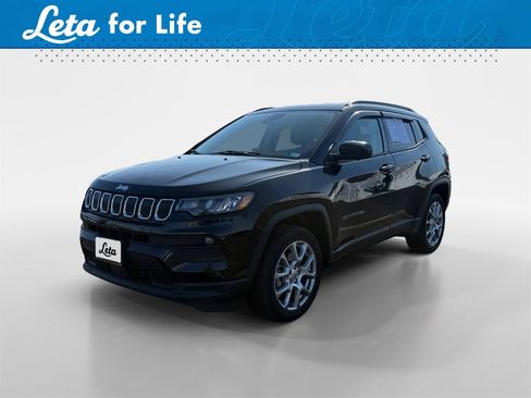 Used 2022 Jeep Compass Latitude image 1