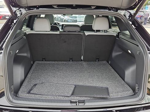 New 2026 Volkswagen Atlas Cross Sport SEL R-Line image 6