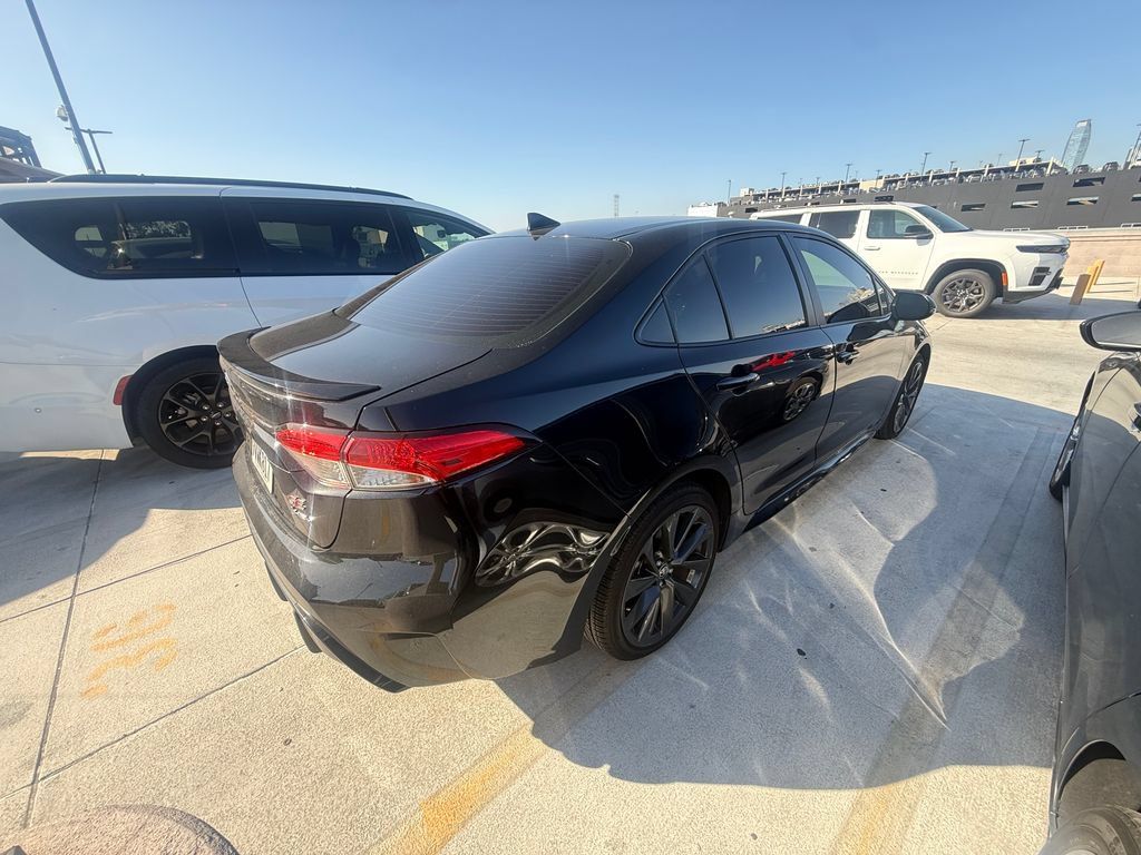 Used 2025 Toyota Corolla SE w/ SE Premium Package FWD image 2