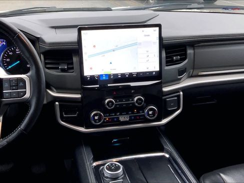 Used 2023 Ford Expedition XLT image 7