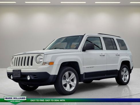 Used 2013 Jeep Patriot Latitude w/ Sun/Sound Group AWD/4WD image 8