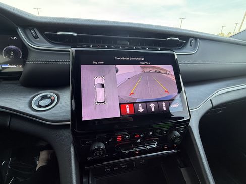 Used 2025 Jeep Grand Cherokee L Limited w/ Luxury Tech Group II image 40