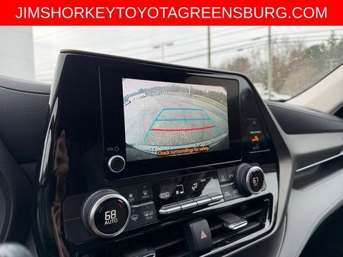 Used 2023 Toyota Highlander LE AWD/4WD image 18