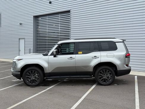 Used 2024 Lexus GX 550 w/ Cold Area Package AWD/4WD image 11