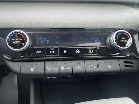 Used 2022 Hyundai Elantra SEL w/ Convenience + Premium Package image 20