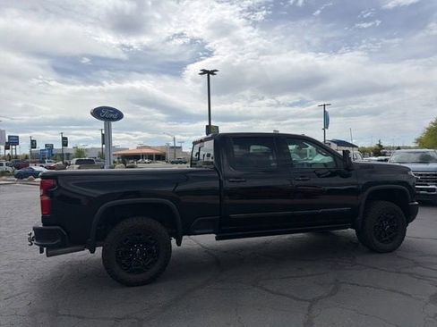 Used 2024 Chevrolet Silverado 2500 High Country w/ Midnight Edition AWD/4WD image 5
