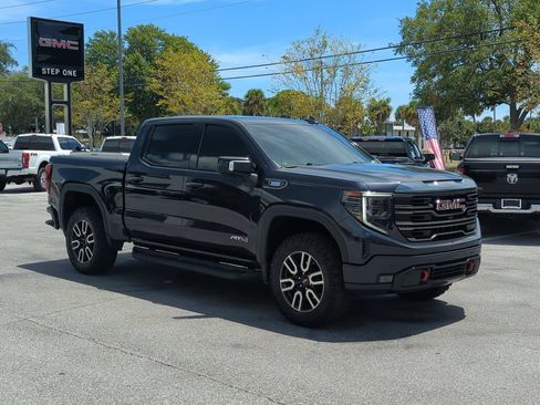 Used 2023 GMC Sierra 1500 AT4 w/ AT4 Premium Package AWD/4WD image 8
