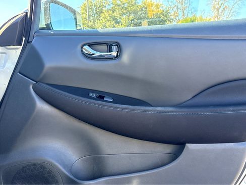 Used 2019 Nissan Leaf SV w/ SV Technology Package image 10